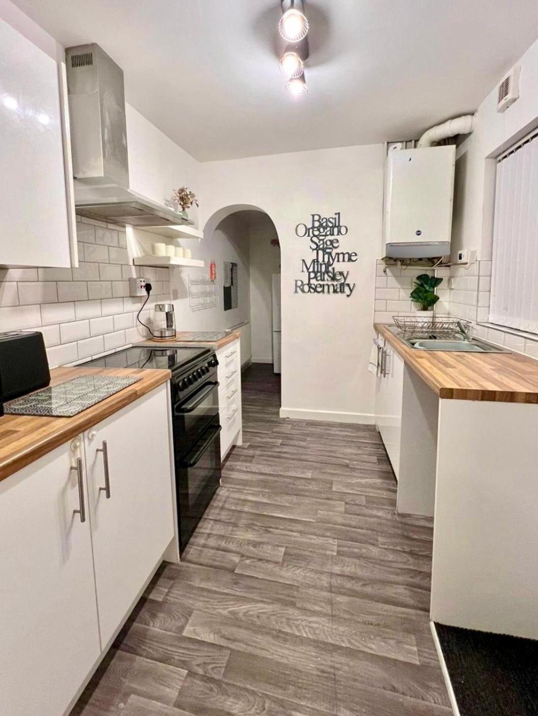 Spacious 3-Bedroom Family Home In Ince Exterior foto